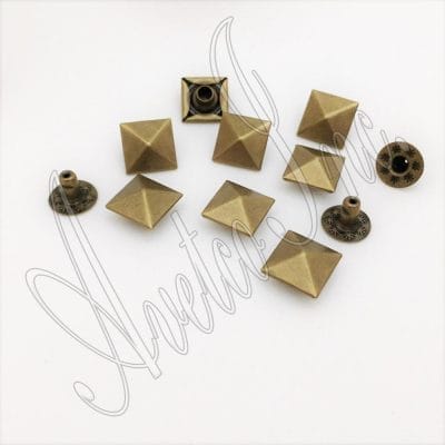10 x10mm, Pyramid Rivets- R630