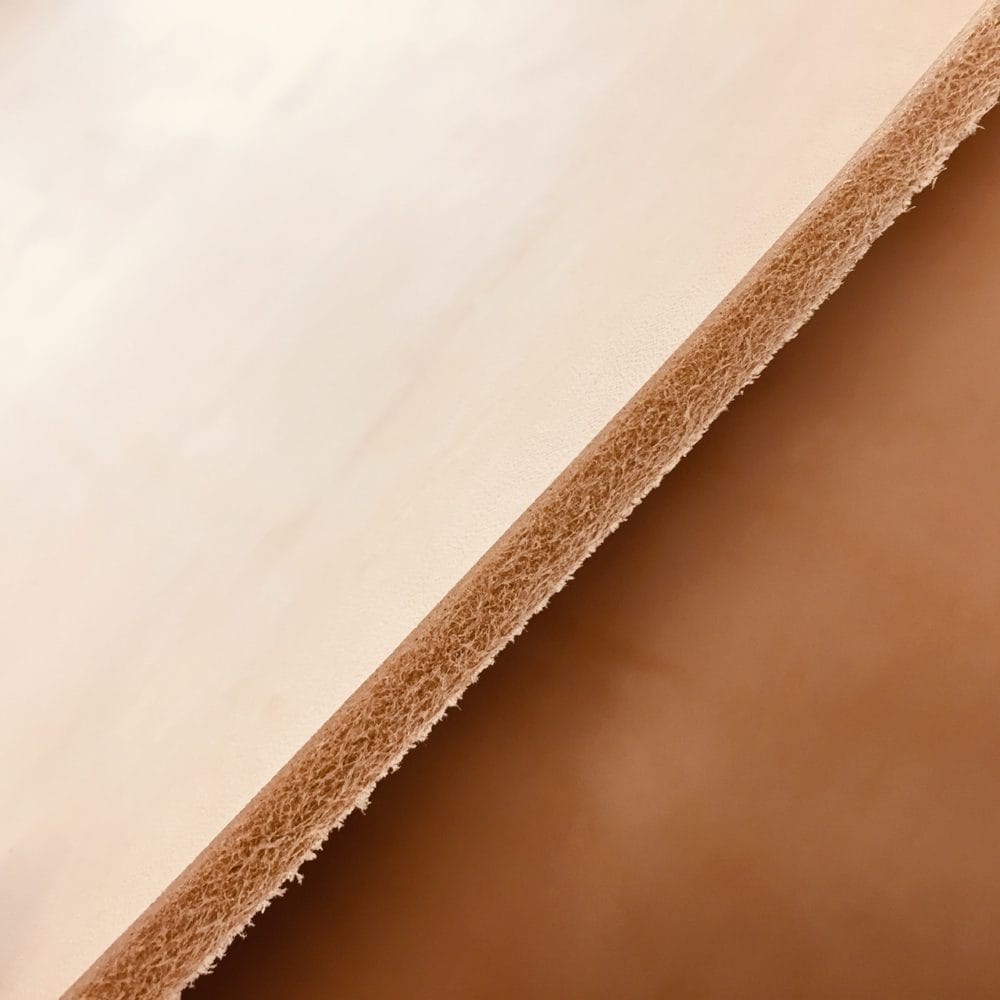 This premium 10/11 oz stamping leather is crafted from 100% natural veg-tanned cowhide using a meticulous drum process to ensure top-notch quality. All selections undergo the same rigorous treatment to guarantee exceptional rupture resistance, moisture protection, water penetration, and flexibility.