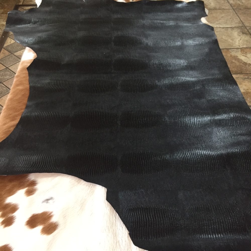 Lizard Embossed Cow Double Shoulder Veg Tan 3 oz Black Avetco Inc. (1)