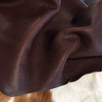 Introducing the Terrace collection VEG Tanned Leather, made from high-quality cowhide with a drum-dyed finish. This versatile style offers a smooth and consistent color that adds elegance and simplicity to any look. The surface of the leather features unique grooves and divots due to the whole-grain hide and its vegetal tannage.