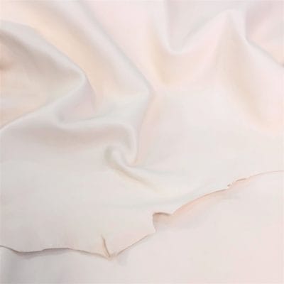 Natural Veg Tanned Lambskin Leather is perfect for various projects. It is 100% vegetable-tanned using a drum process, resulting in high-quality leather that is durable and flexible while being resistant to rupture, moisture, and water penetration.