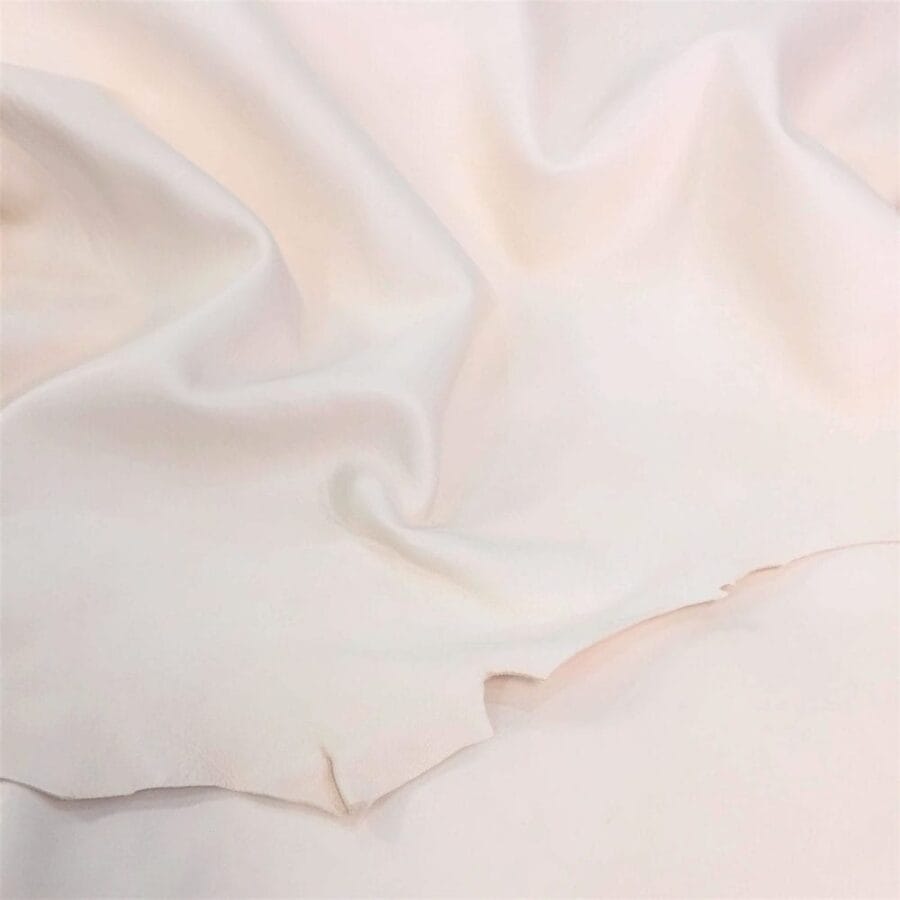 Natural Veg Tanned Lambskin Leather is perfect for various projects. It is 100% vegetable-tanned using a drum process, resulting in high-quality leather that is durable and flexible while being resistant to rupture, moisture, and water penetration.