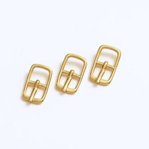 Gold: 6mm center bar buckle in gold zinc alloy