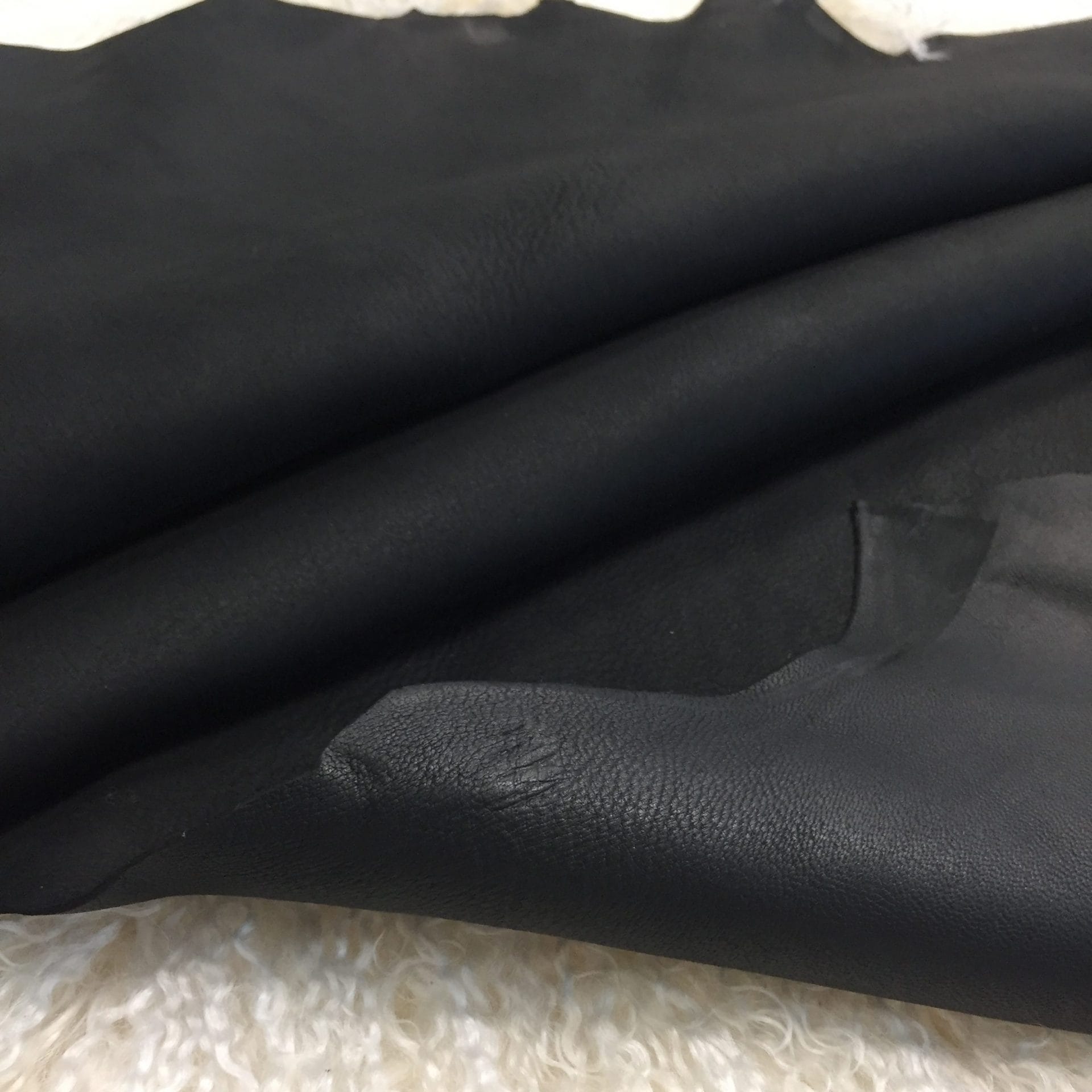 Lagon Reversible Lambskin avetcoinc@ (B20)