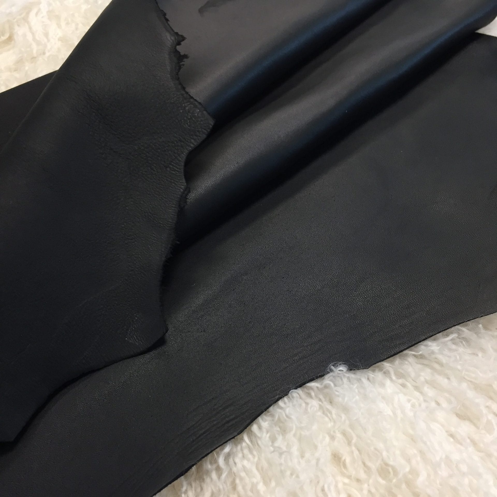 Lagon Reversible Lambskin avetcoinc@ (B24)