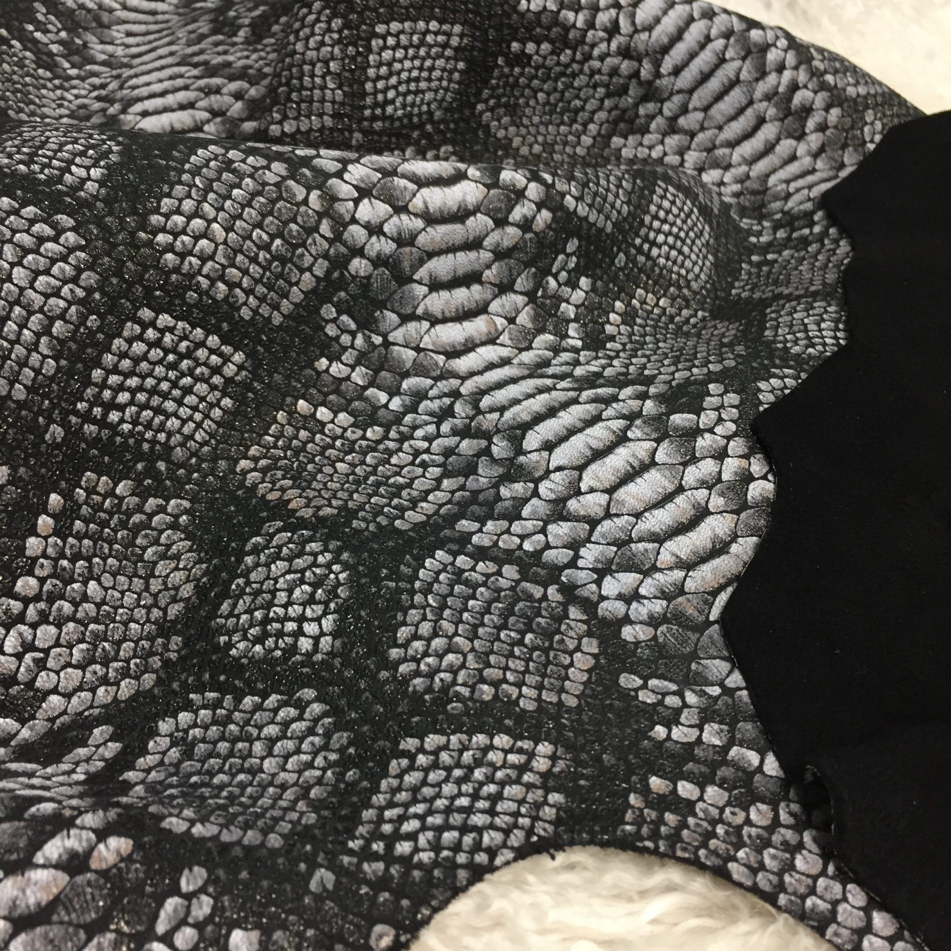 Rizzy Snake Lambskin avetcoinc@