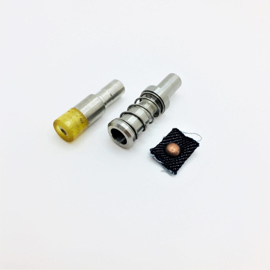 R598 - R588 Decorative Rivet .This tool is used for setting decorative rivets and comes with a machine die top insert of 9.4 mm, and a machine die bottom insert of 9.4 mm. The tool is made of high-quality steel, which ensures durability and longevity.