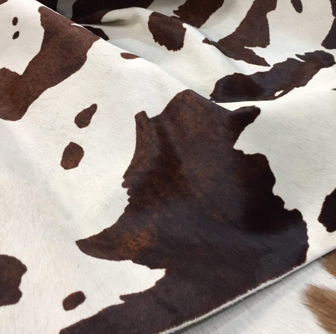Cow Hair On Horse Print Chestnut This classic chestnut and white cowhide features a natural horse-print pattern, perfect for rustic or Western-inspired designs. Ideal for handbags, furniture, footwear, garments, pillows, and décor.