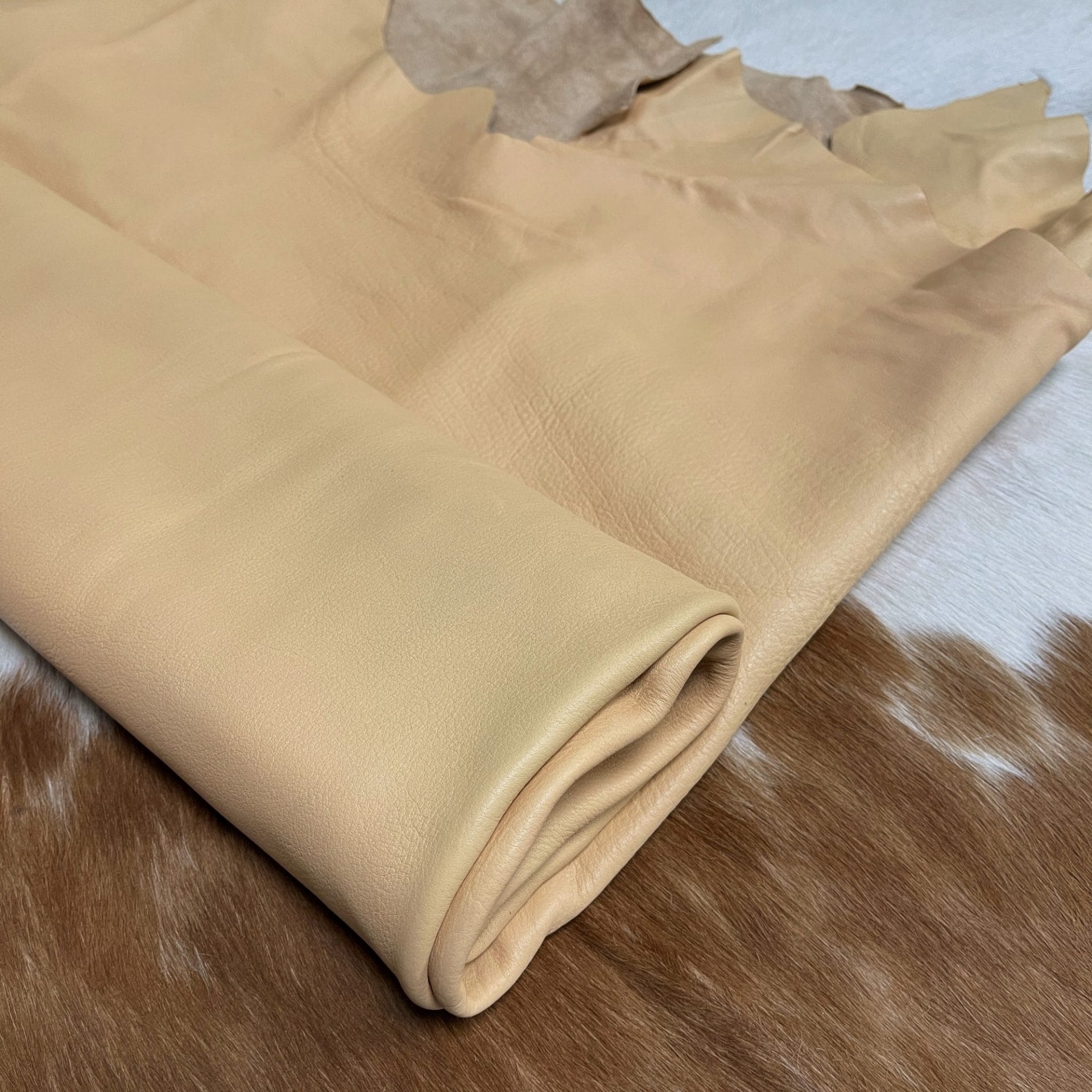 Hudson Cow Leather Avetco Inc (1)