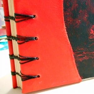 Avetco Brand offers a wax-coated polyester thread that is shiny, soft, and highly resistant to high temperatures, humidity, mildew, and water. This thread is perfect for hand-sewing, crafting, and manufacturing a wide range of products such as footwear, sofas, car seats, sports equipment, furniture, and canvas items. It is a versatile material that is durable and reliable, ensuring long-lasting results. Each spool contains 250 grams of thread that is made from 100% polyester waxed material and has a length of approximately 400m/433 yards. The thickness of the thread is 0.76mm.