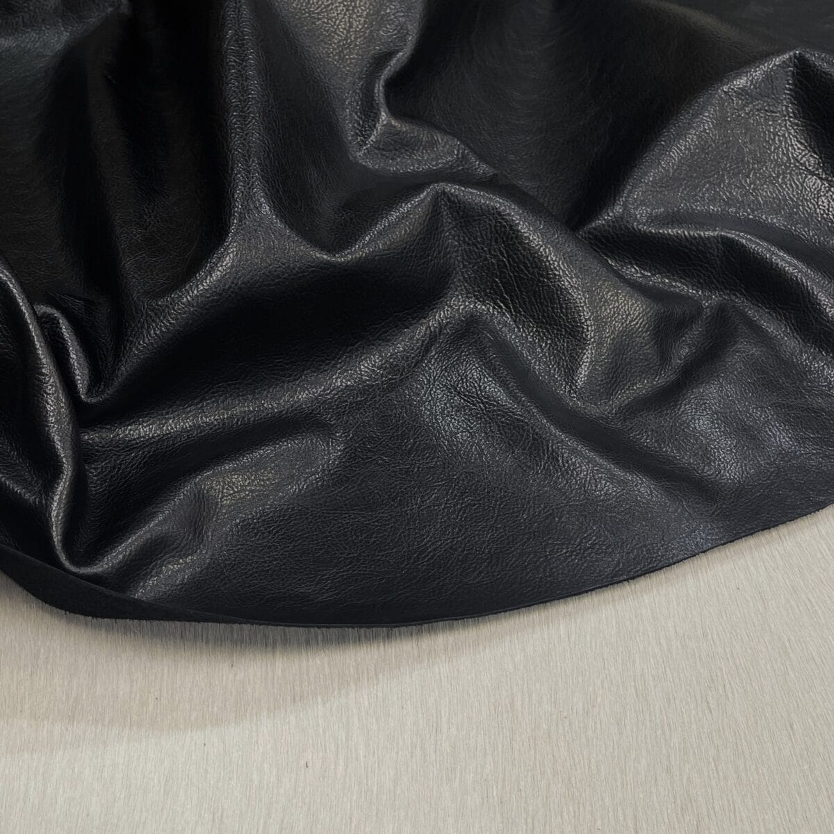 KP-100BLK Bernard Cow Leather