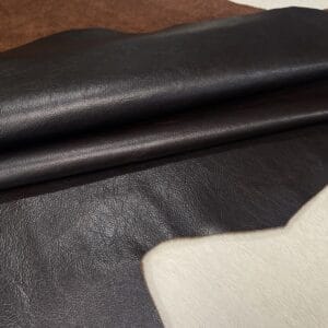 Bernard Oily Pull-Up Cowhide – Chestnut folded grain showing pull-up highlights