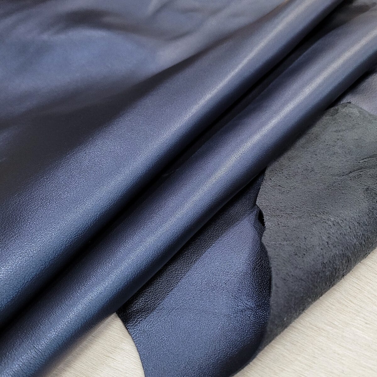 Pearlized Metallic Lambskin Leather 2 oz Blue Sapphire 1