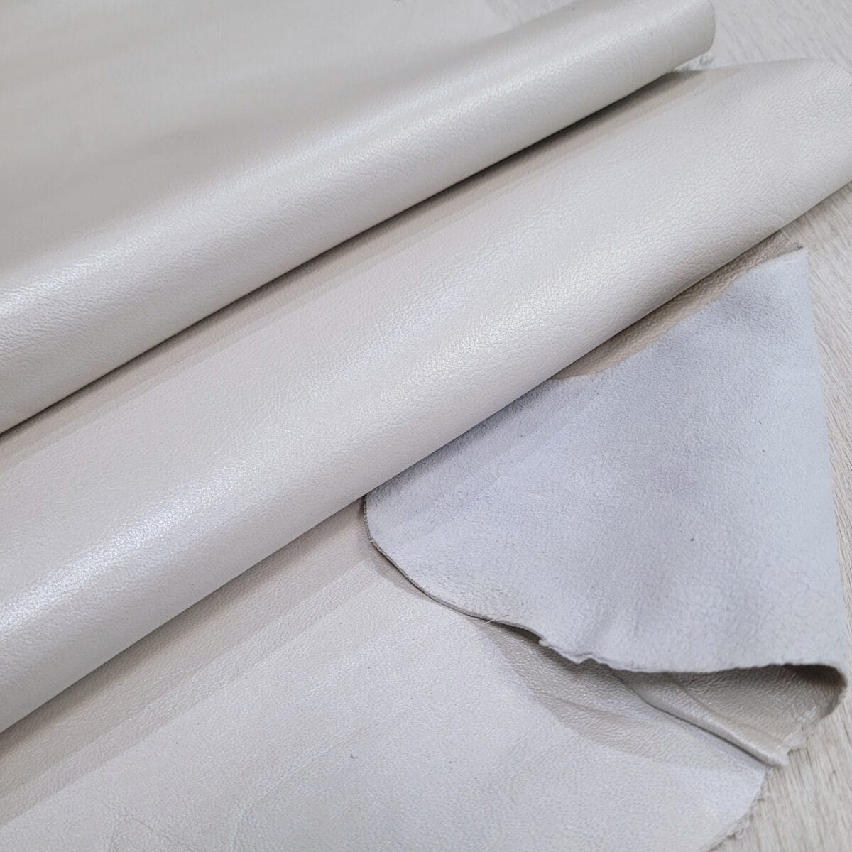 SL102WHT white