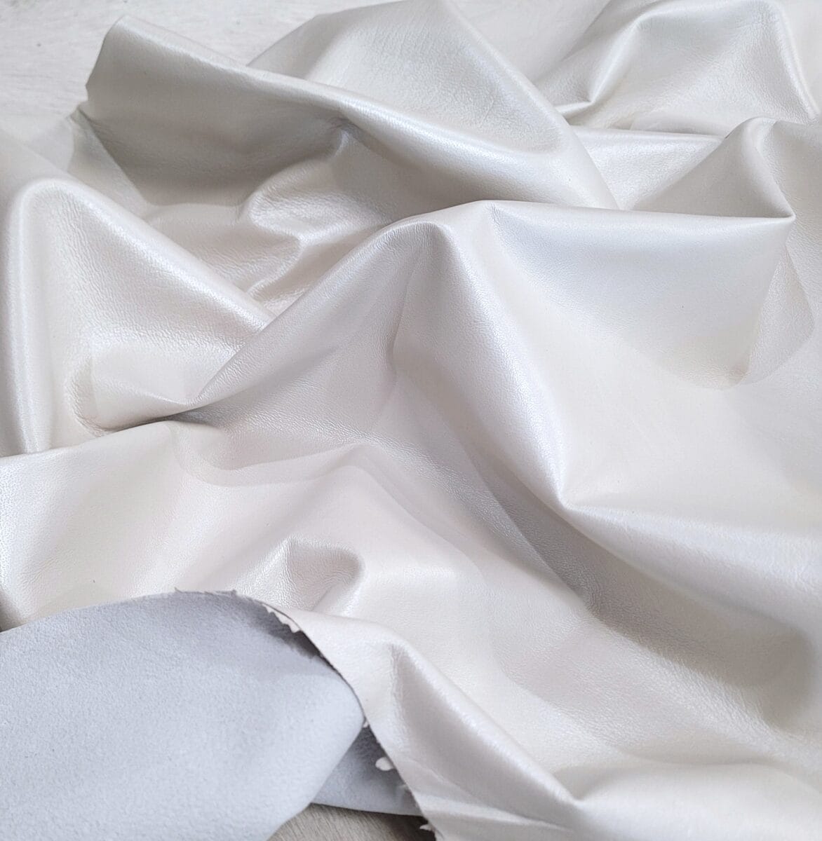 SL102WHT white 3